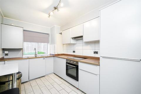 1 bedroom maisonette to rent, Chigwell Road, Woodford Green