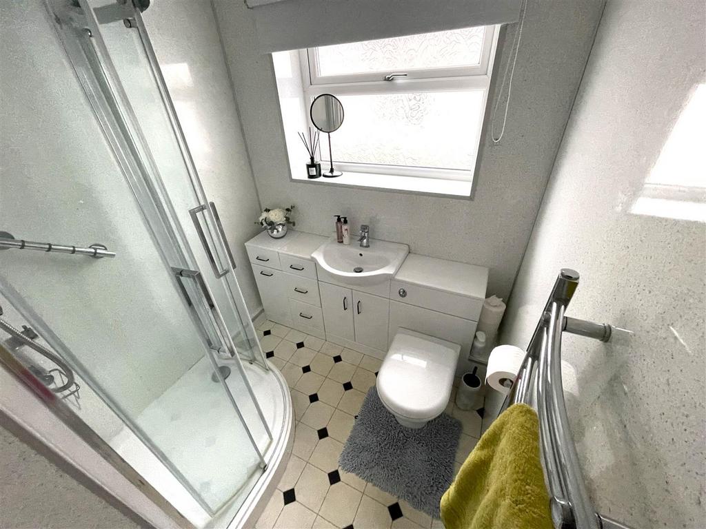 Bathroom.JPG