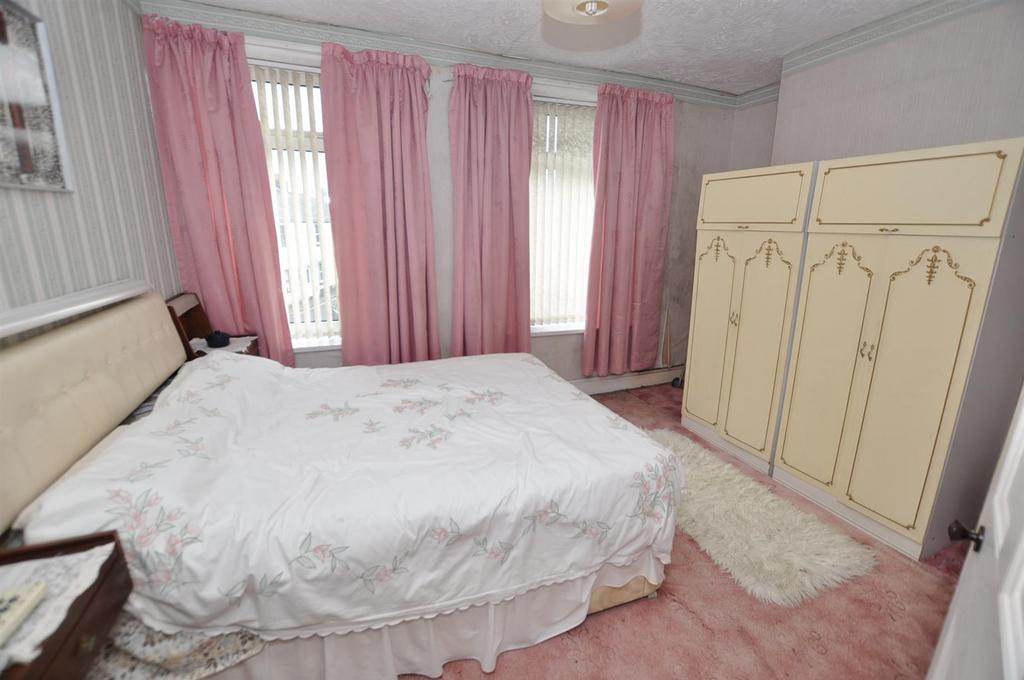 Front bedroom 1