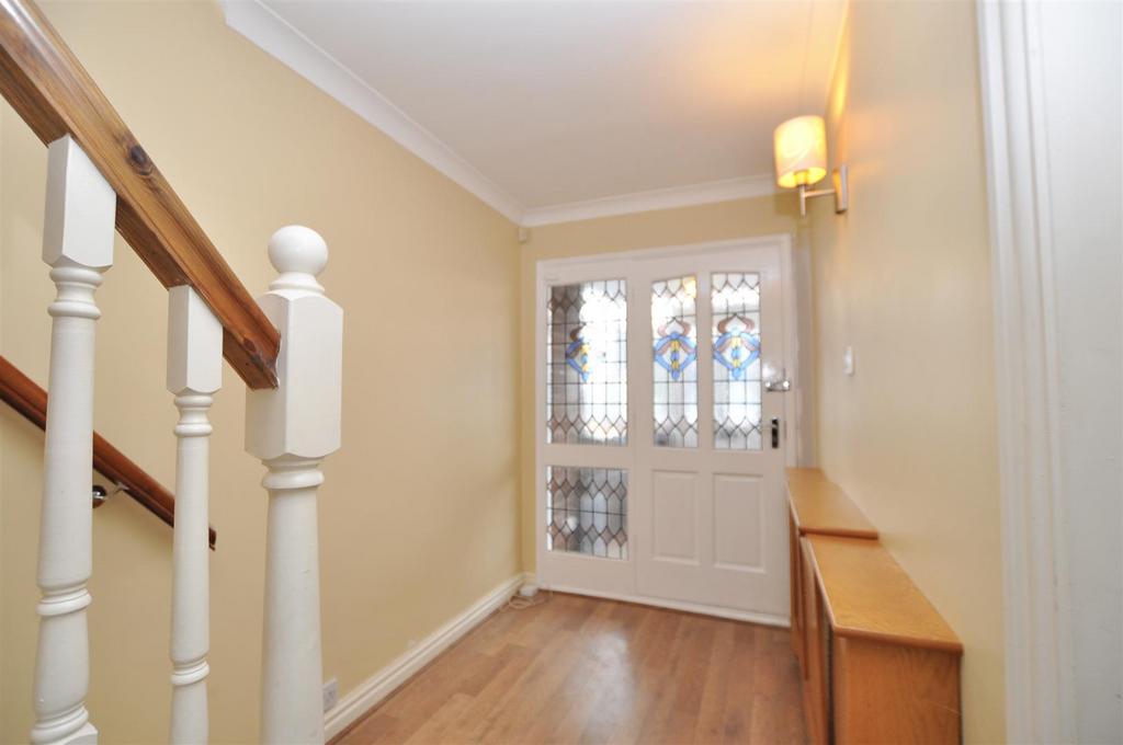 Lodge Crescent, Hagley, Stourbridge 3 bed house £550,000