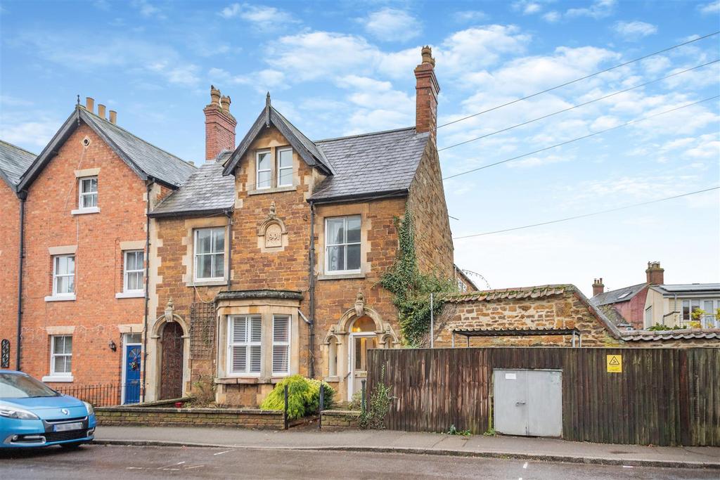 Stockerston Road, Uppingham, Rutland 6 bed character property for sale £650,000