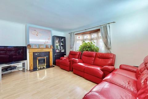 5 Hazel Grove, Romford, RM6 5PX