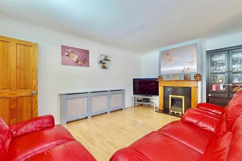 5 Hazel Grove, Romford, RM6 5PX
