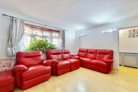 5 Hazel Grove, Romford, RM6 5PX