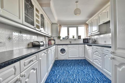 2 bedroom flat for sale, Cooden Drive, Bexhill-On-Sea