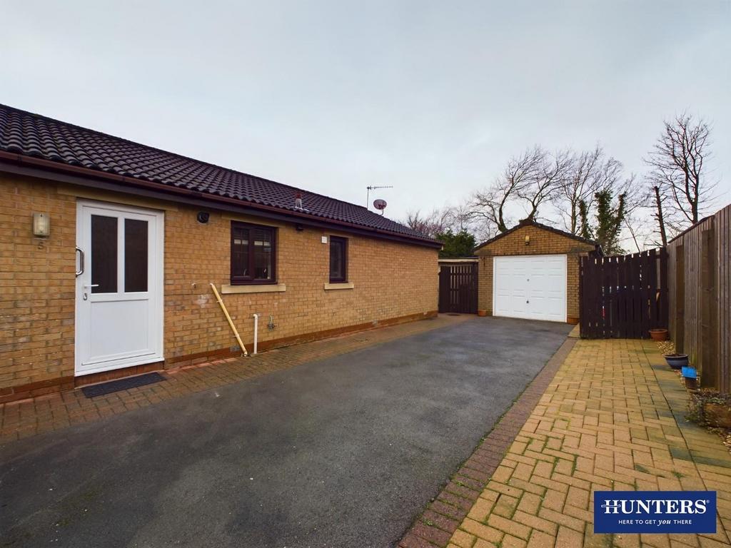 Driveway/Garage