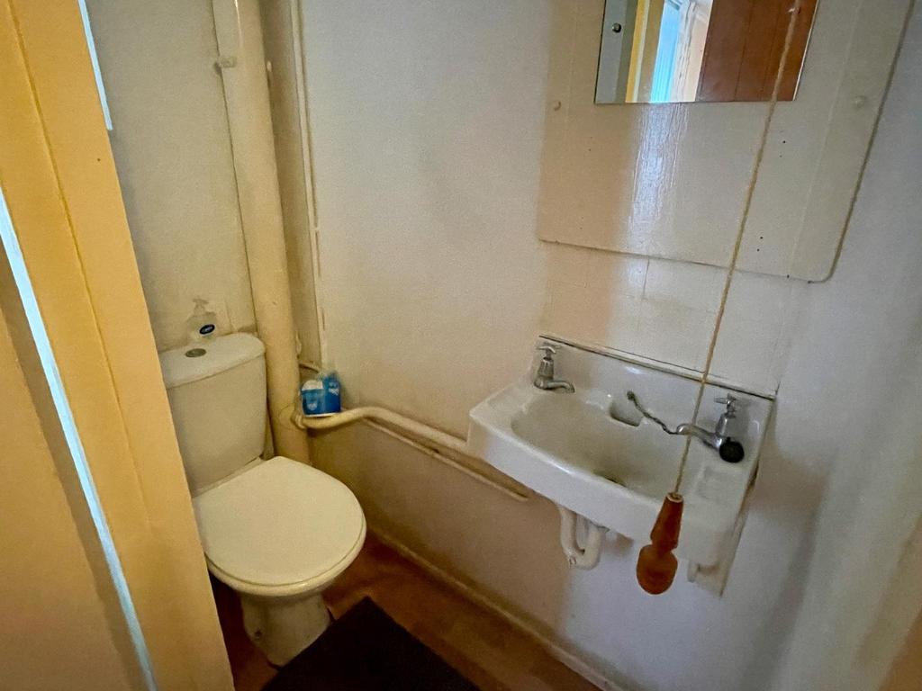 Ground floor w.c.