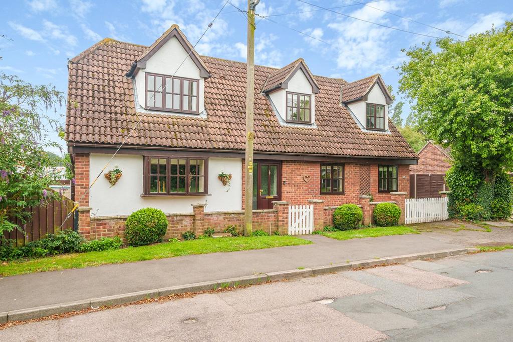 Hilltop Crescent, Weeley... 4 bed detached house for sale £450,000