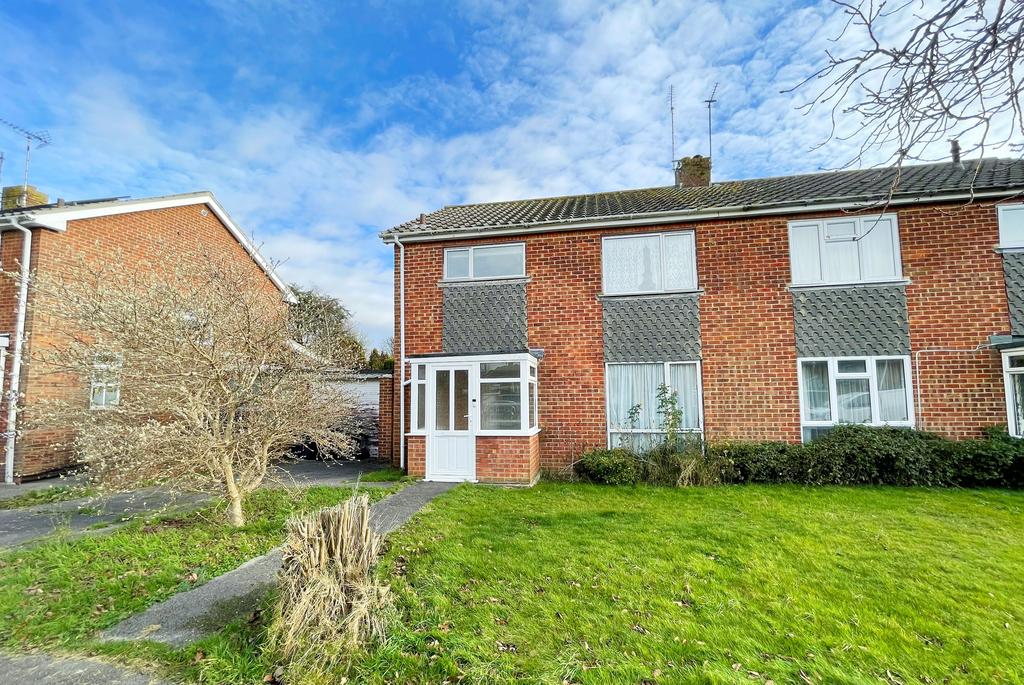 Ockley Way, Hassocks, West Sussex, BN6 8NE 3 bed semidetached house