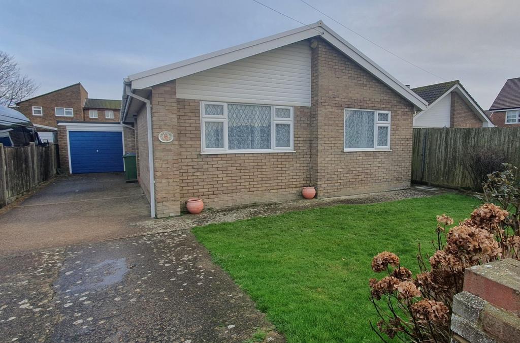 Firle Road, Peacehaven, East Sussex, BN10 3 bed bungalow for sale £