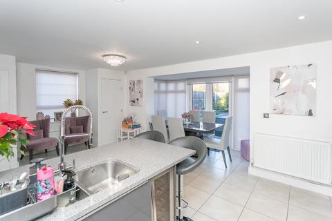 5 Griffiths Close, Bushey, WD23 3EY
