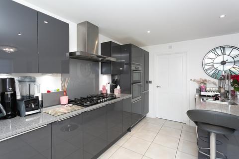 5 Griffiths Close, Bushey, WD23 3EY