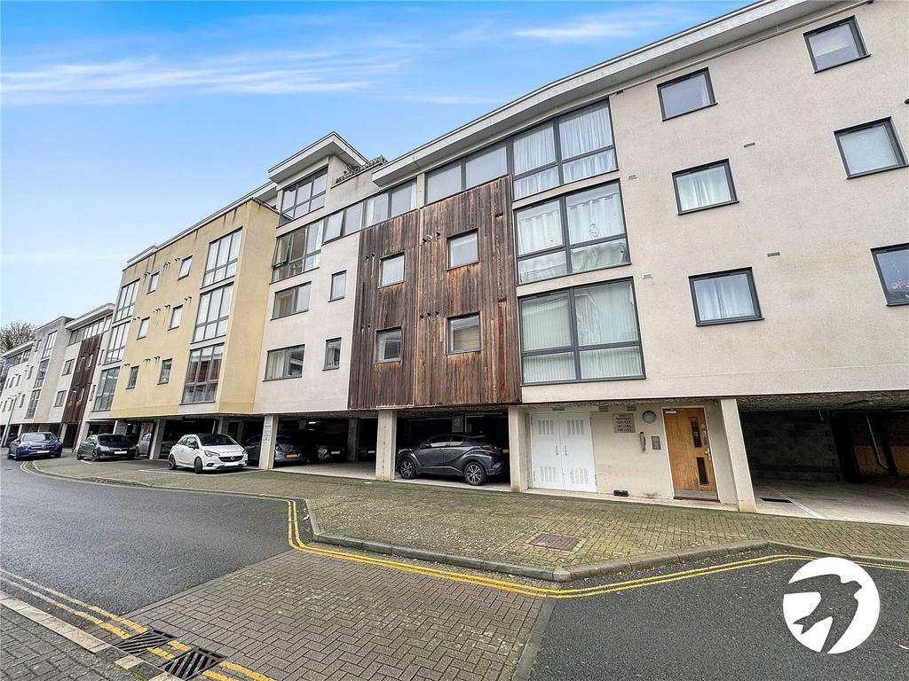 Clifford Way, Maidstone, Kent, ME16 2 bed flat for sale £180,000