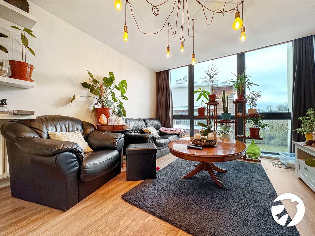 Clifford Way, Maidstone, Kent, ME16 2 bed flat for sale £180,000