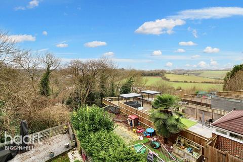 7 Nightingale Close, Biggin Hill, Westerham, TN16 3LW