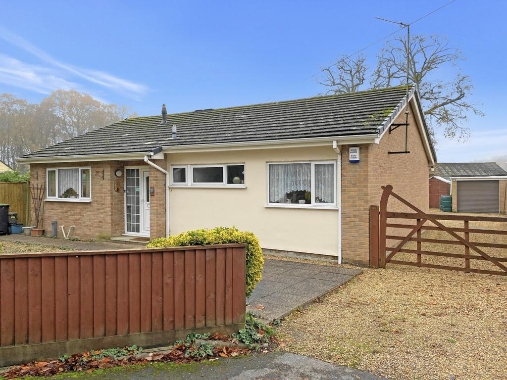 3 Bedroom Bungalow Close to the Heart of...