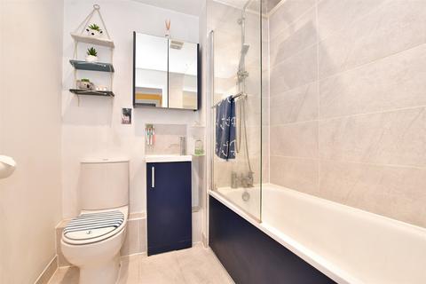 Flat 1, 2 Ward Close, South Croydon, CR2 7JZ