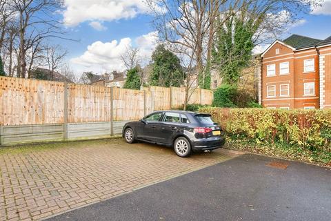 Flat 1, 2 Ward Close, South Croydon, CR2 7JZ