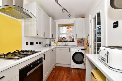 Flat 1, 2 Ward Close, South Croydon, CR2 7JZ