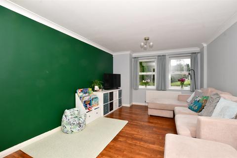 Flat 1, 2 Ward Close, South Croydon, CR2 7JZ