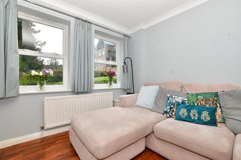 Flat 1, 2 Ward Close, South Croydon, CR2 7JZ