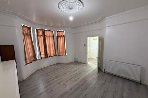 4 bedroom terraced house to rent, Mortlake Road, Ilford, Essex, IG1