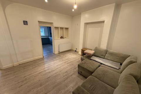 4 bedroom terraced house to rent, Mortlake Road, Ilford, Essex, IG1