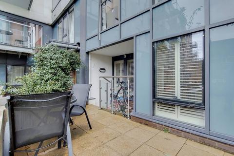 3 bedroom flat to rent, Shirley Street, Canning Town, London, E16
