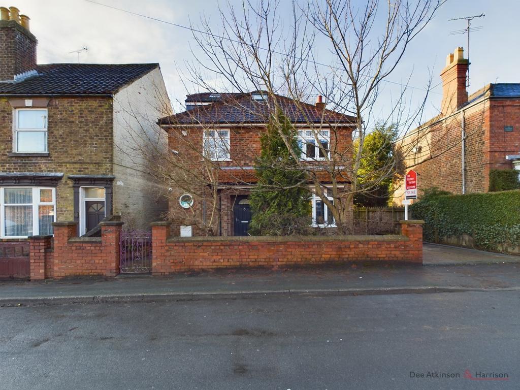 Scarborough Road, Driffield, YO25 5DS 4 bed detached house for sale £