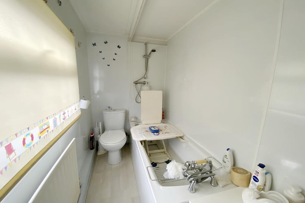 1 Bedroom Park Home