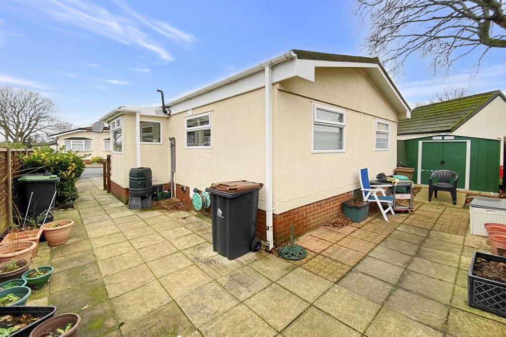 1 Bedroom Park Home