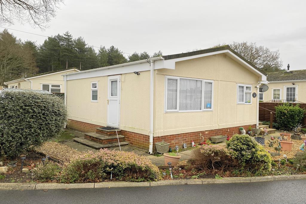 1 Bedroom Park Home