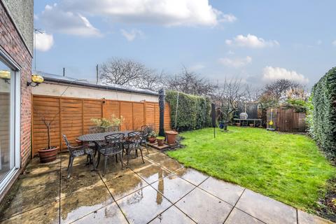 68 Loop Road, Woking, GU22 9BQ