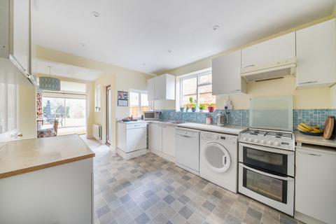 68 Loop Road, Woking, GU22 9BQ