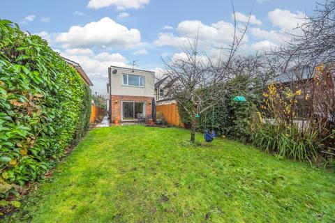 68 Loop Road, Woking, GU22 9BQ