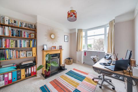 68 Loop Road, Woking, GU22 9BQ
