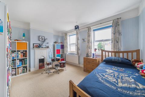 68 Loop Road, Woking, GU22 9BQ