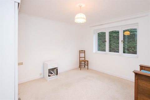2 bedroom flat for sale, Within an over 60's retirement development in Hawkhurst