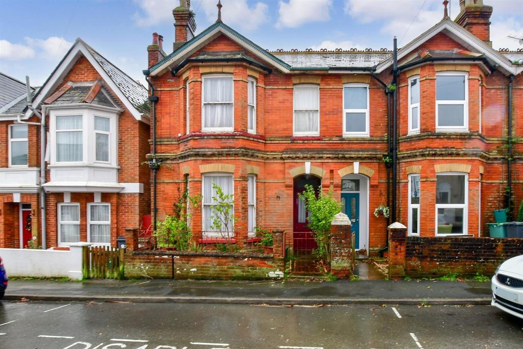 Station Avenue, Sandown, Isle of Wight 3 bed semidetached house for