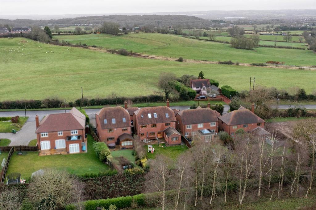 Sambourne Lane, Astwood Bank, Redditch B96 6EP 5 bed detached house for