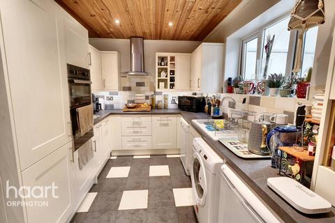 175 Amherst Drive, Orpington, BR5 2HN