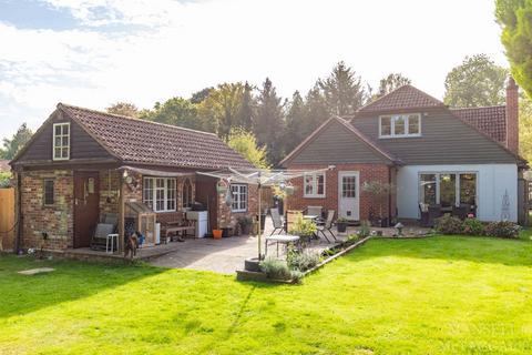 140 Copthorne Road, Felbridge, East Grinstead, RH19 2PD