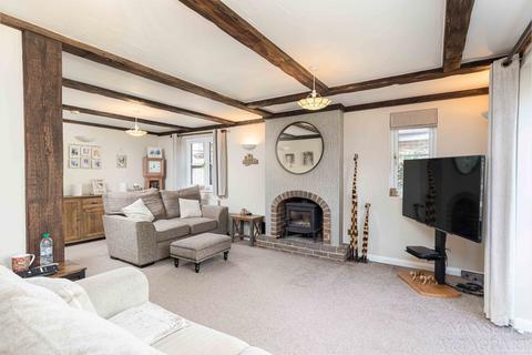 140 Copthorne Road, Felbridge, East Grinstead, RH19 2PD