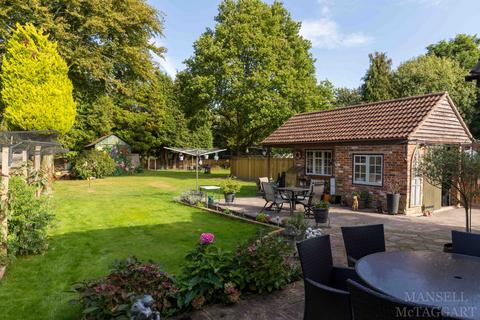 140 Copthorne Road, Felbridge, East Grinstead, RH19 2PD