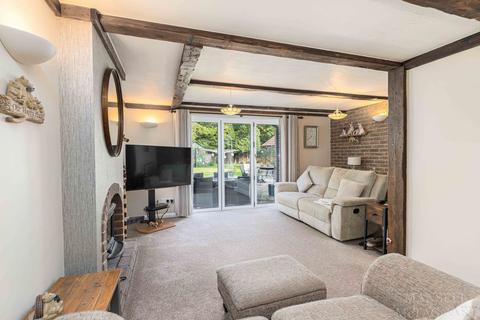 140 Copthorne Road, Felbridge, East Grinstead, RH19 2PD