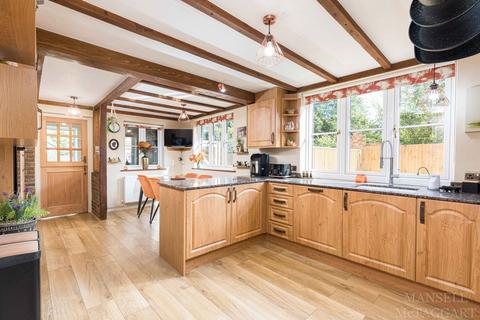 140 Copthorne Road, Felbridge, East Grinstead, RH19 2PD