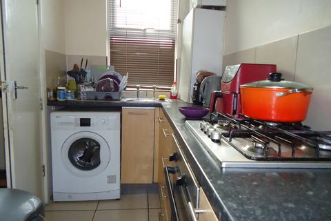 6 Cleveleys Road, Leeds, LS11 0AE