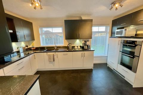 4 bedroom detached house for sale, Turnberry Drive, Woodhall Spa LN10