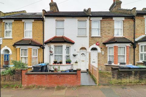3 bedroom terraced house for sale - Stanley Road, London. N11