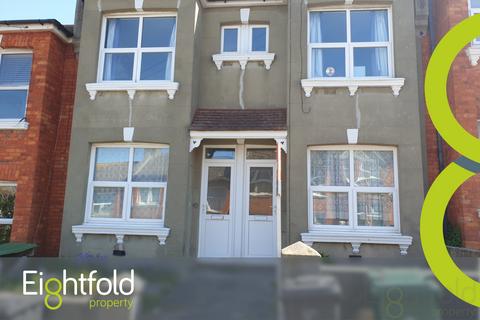 3 bedroom flat to rent, Sandown Road, Brighton